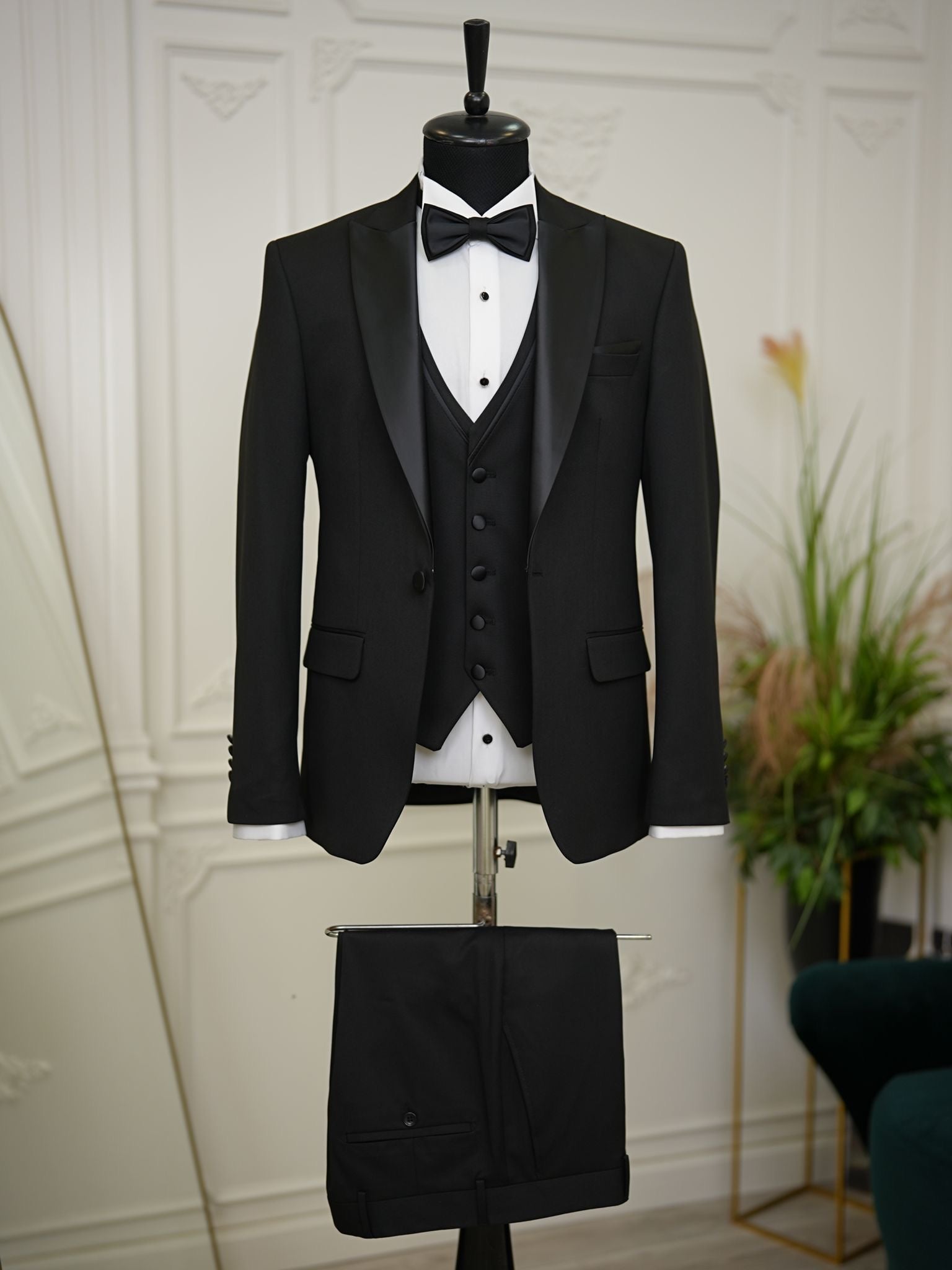 Bojoni Milford Black Slim Fit Tuxedo Suit