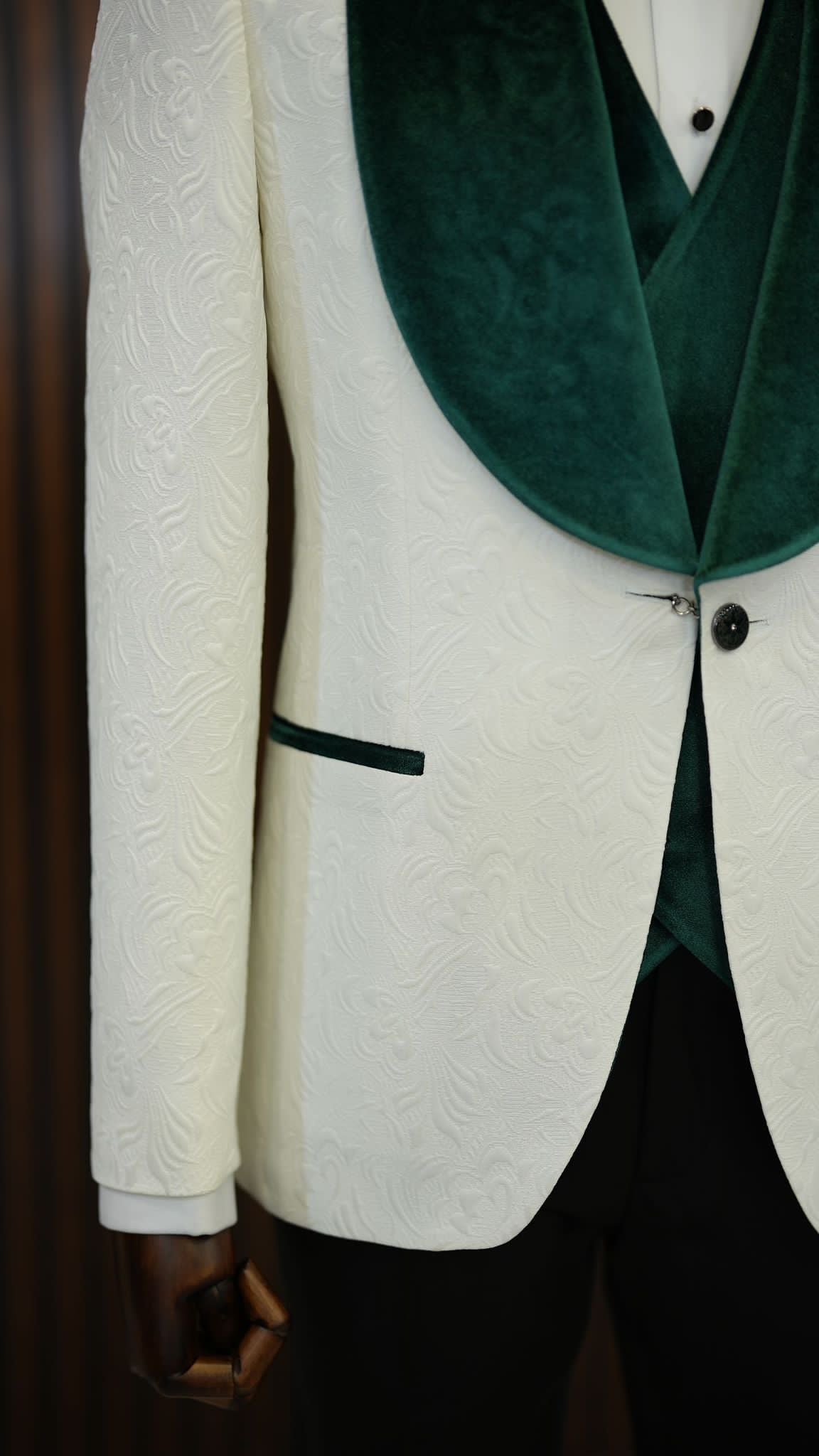 Bojoni Paruri Green Slim Fit Velvet Shawl Lapel Wool Tuxedo