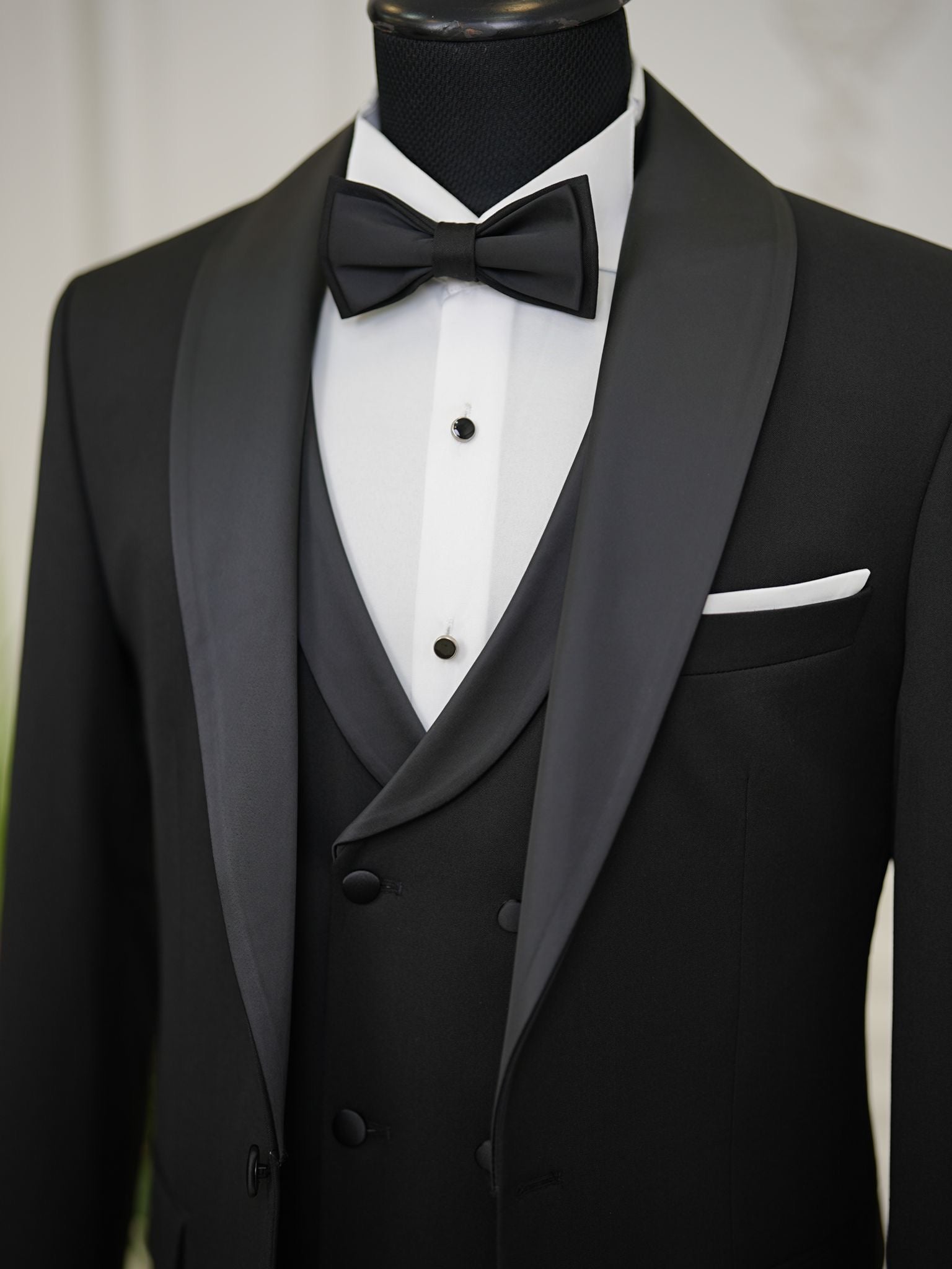 Bojoni Milford Black Slim Fit  Shawl Collar Tuxedo Suit