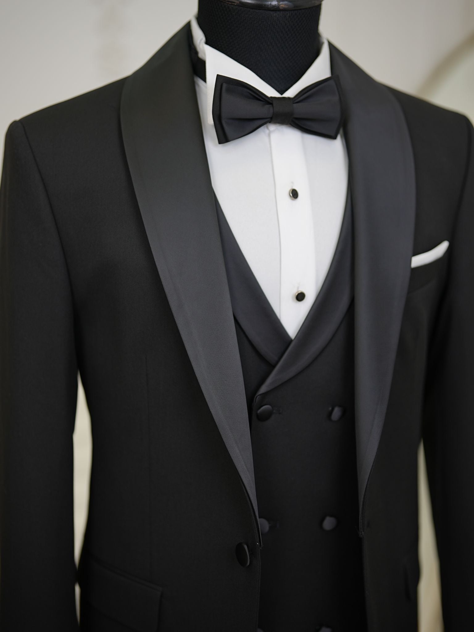 Bojoni Milford Black Slim Fit  Shawl Collar Tuxedo Suit