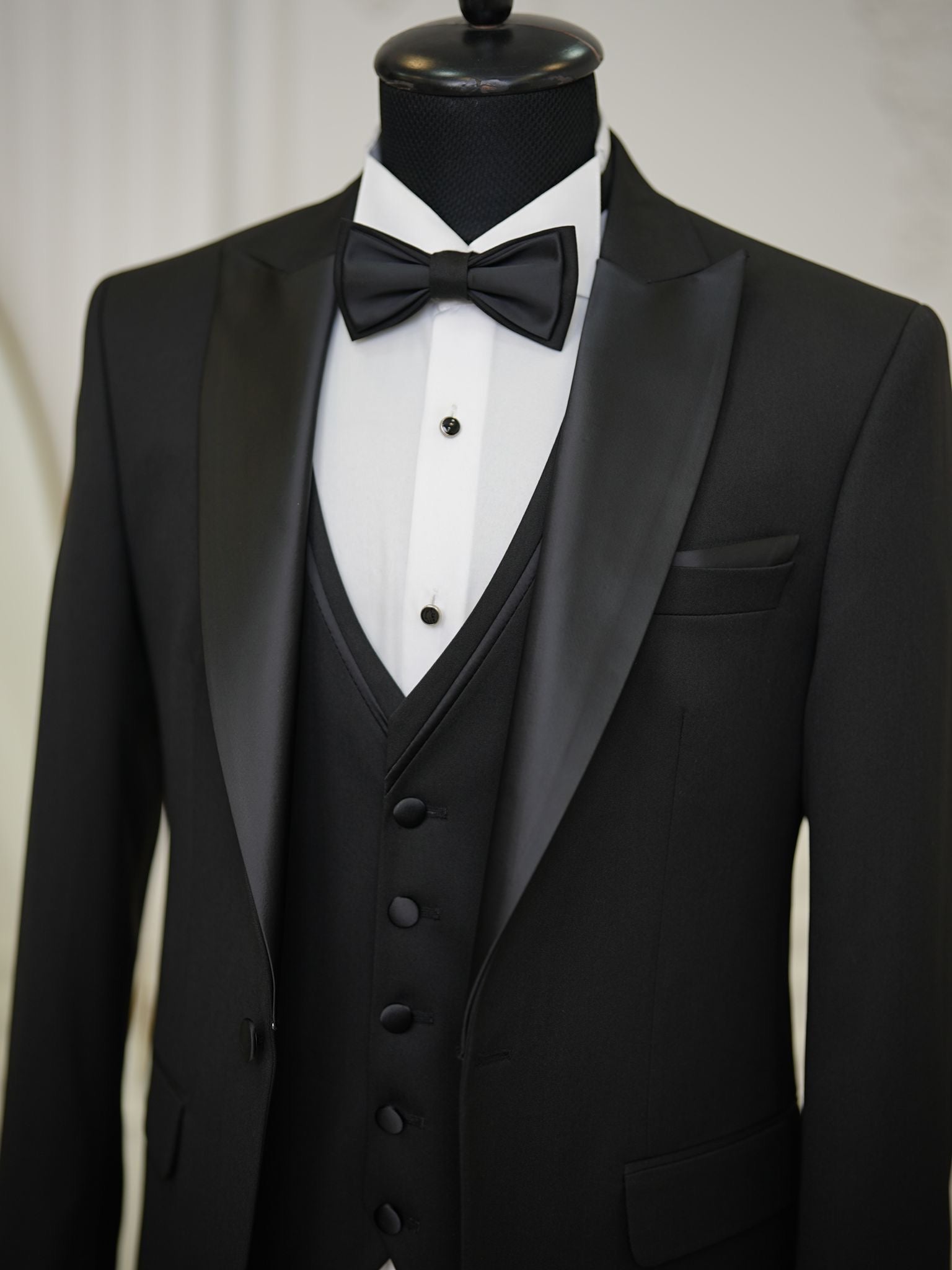 Bojoni Milford Black Slim Fit Tuxedo Suit