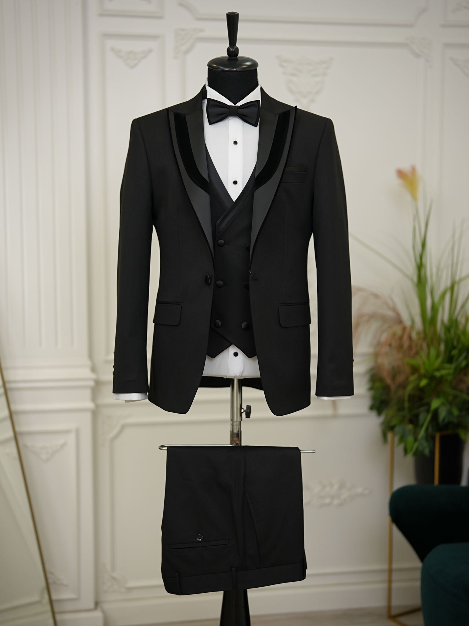 Bojoni Milford Black Velvet Collar  Slim Fit Tuxedo Suit