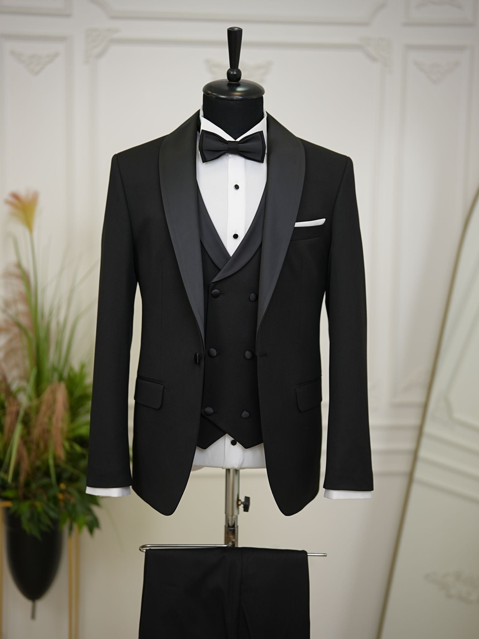 Bojoni Milford Black Slim Fit  Shawl Collar Tuxedo Suit