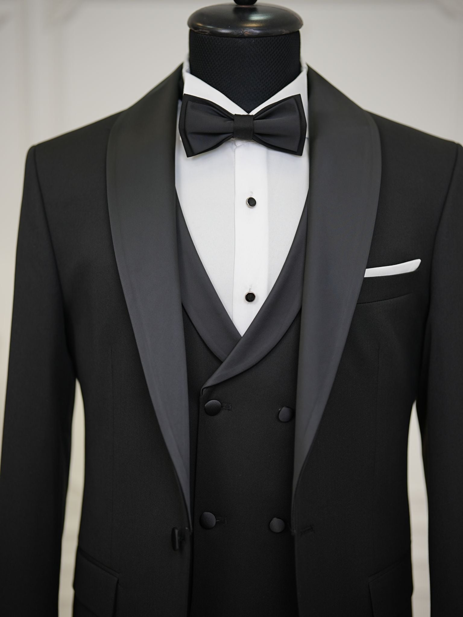 Bojoni Milford Black Slim Fit  Shawl Collar Tuxedo Suit