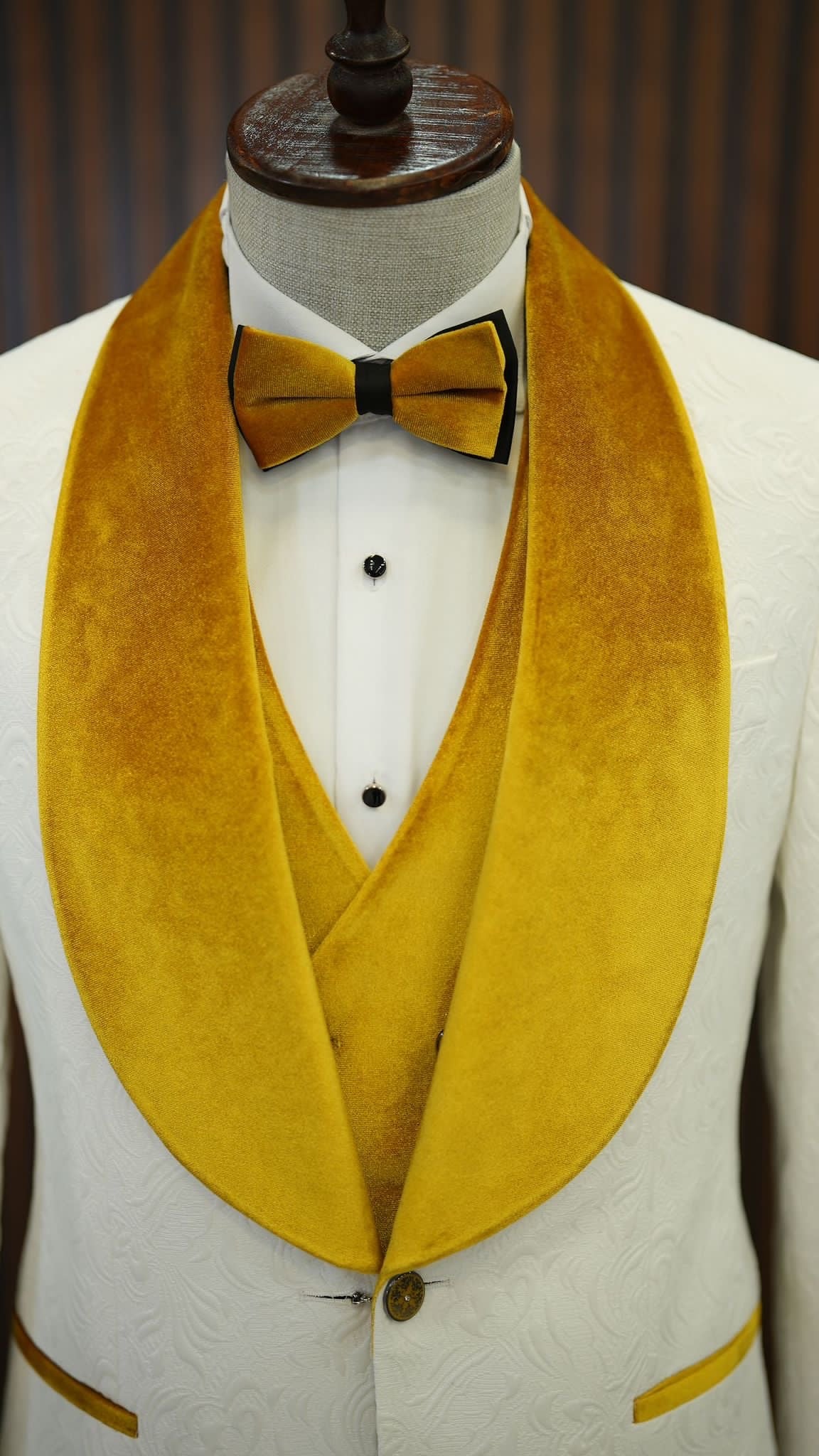 Bojoni Paruri Yellow Slim Fit Velvet Shawl Lapel Wool Tuxedo