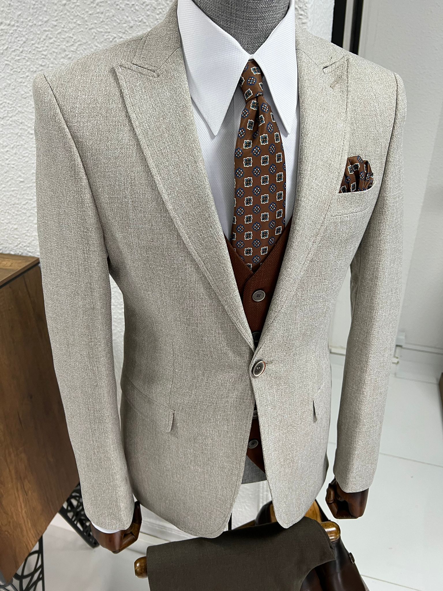 Louis Slim Fit Pointed Collared Beige Combination Suit