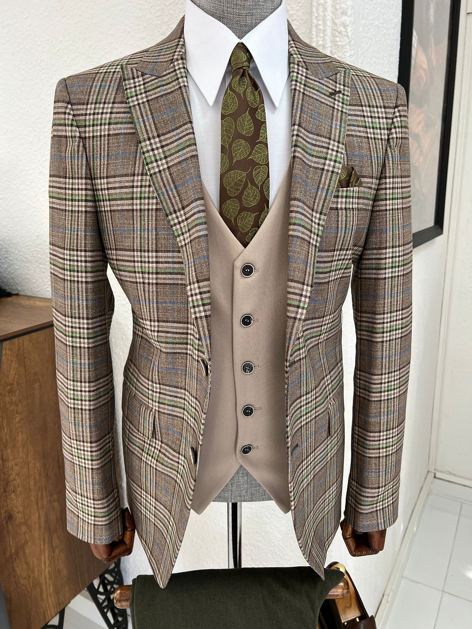 Louis Slim Fit Pointed Collared Beige & Khaki Combination Suit