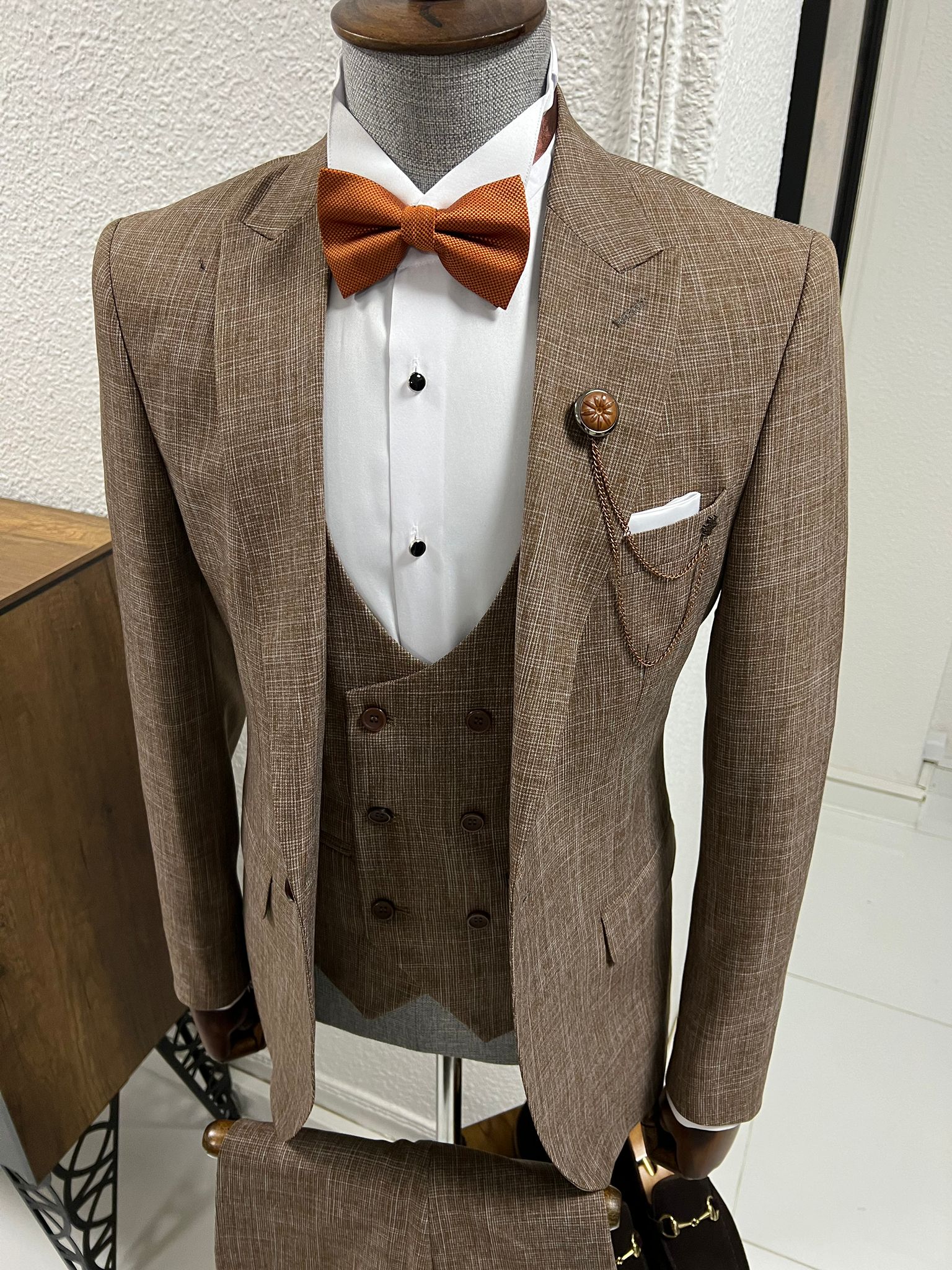 Louis Slim Fit High Quality Pointed Collared Brown Woolen Suit