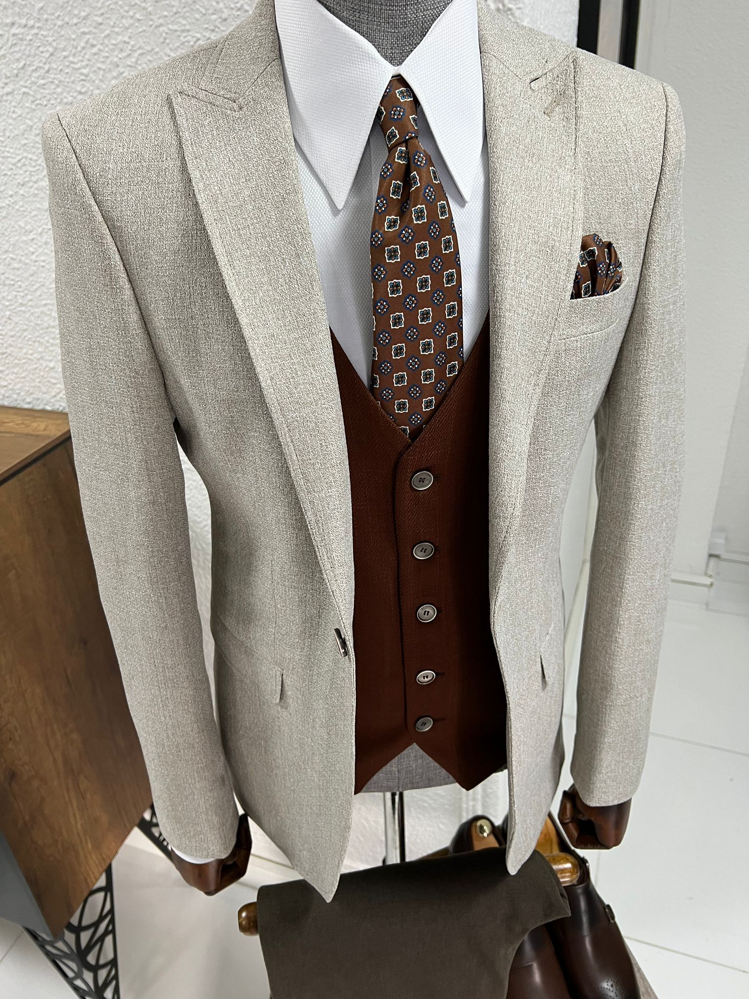 Louis Slim Fit Pointed Collared Beige Combination Suit