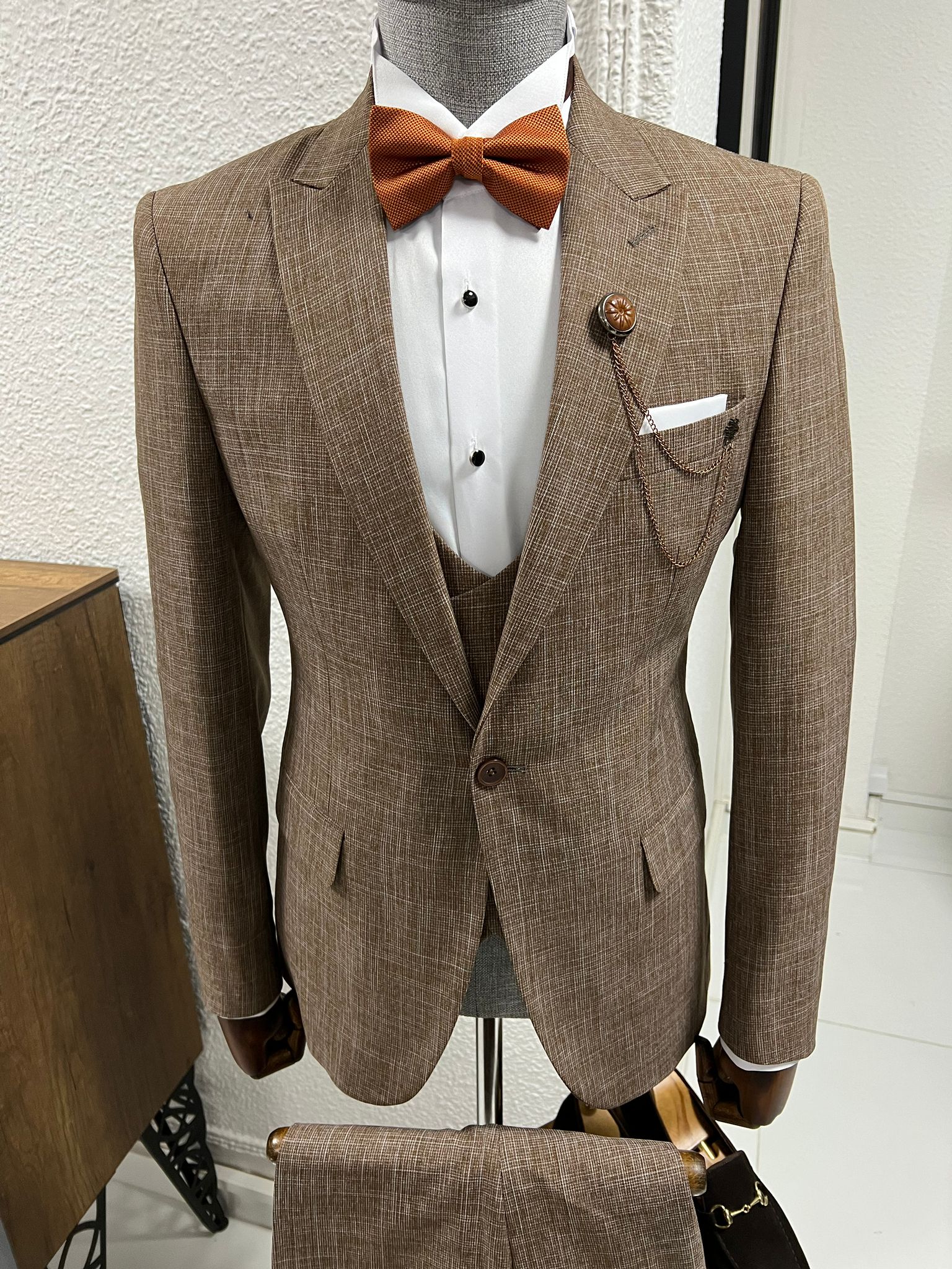 Louis Slim Fit High Quality Pointed Collared Brown Woolen Suit